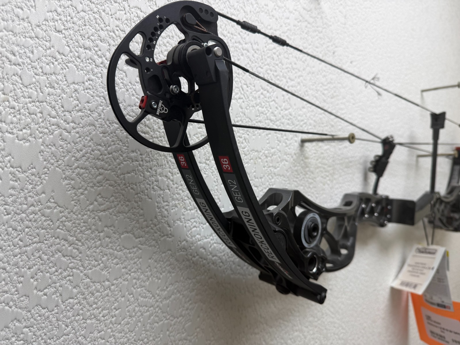 Bowtech Reckoning Gen 2 36 RH 60#
