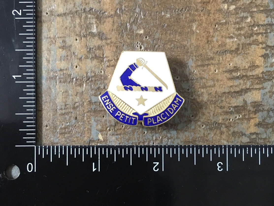 US Army Massachusetts National Guard DUI DI Unit Crest CB Pin ARNG