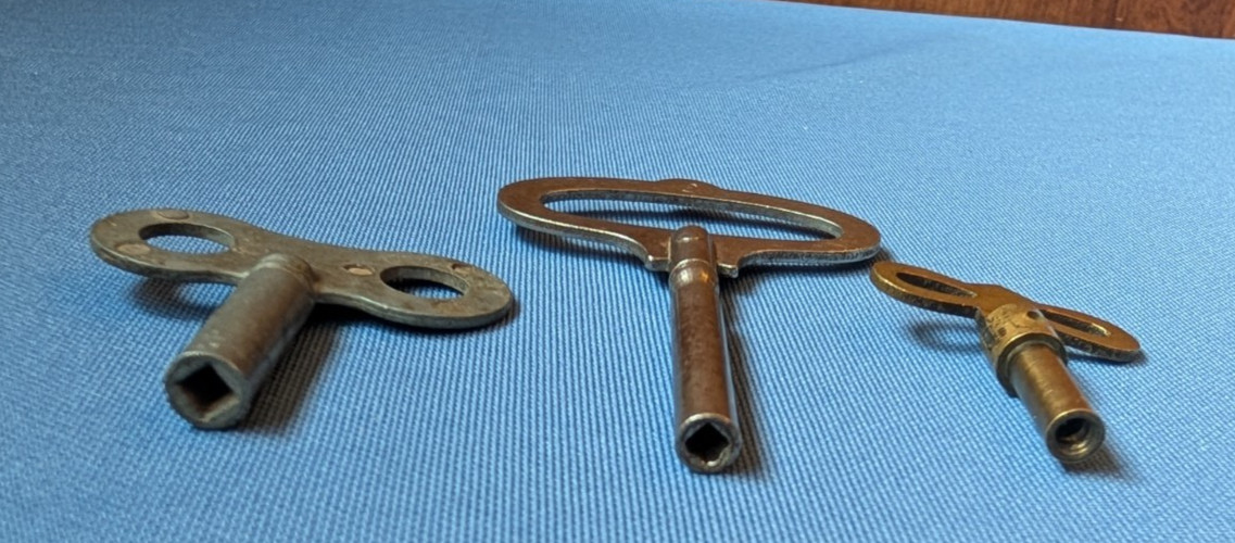 3 winder keys, brass, Popular Progress, steel, 4mm, threaded
