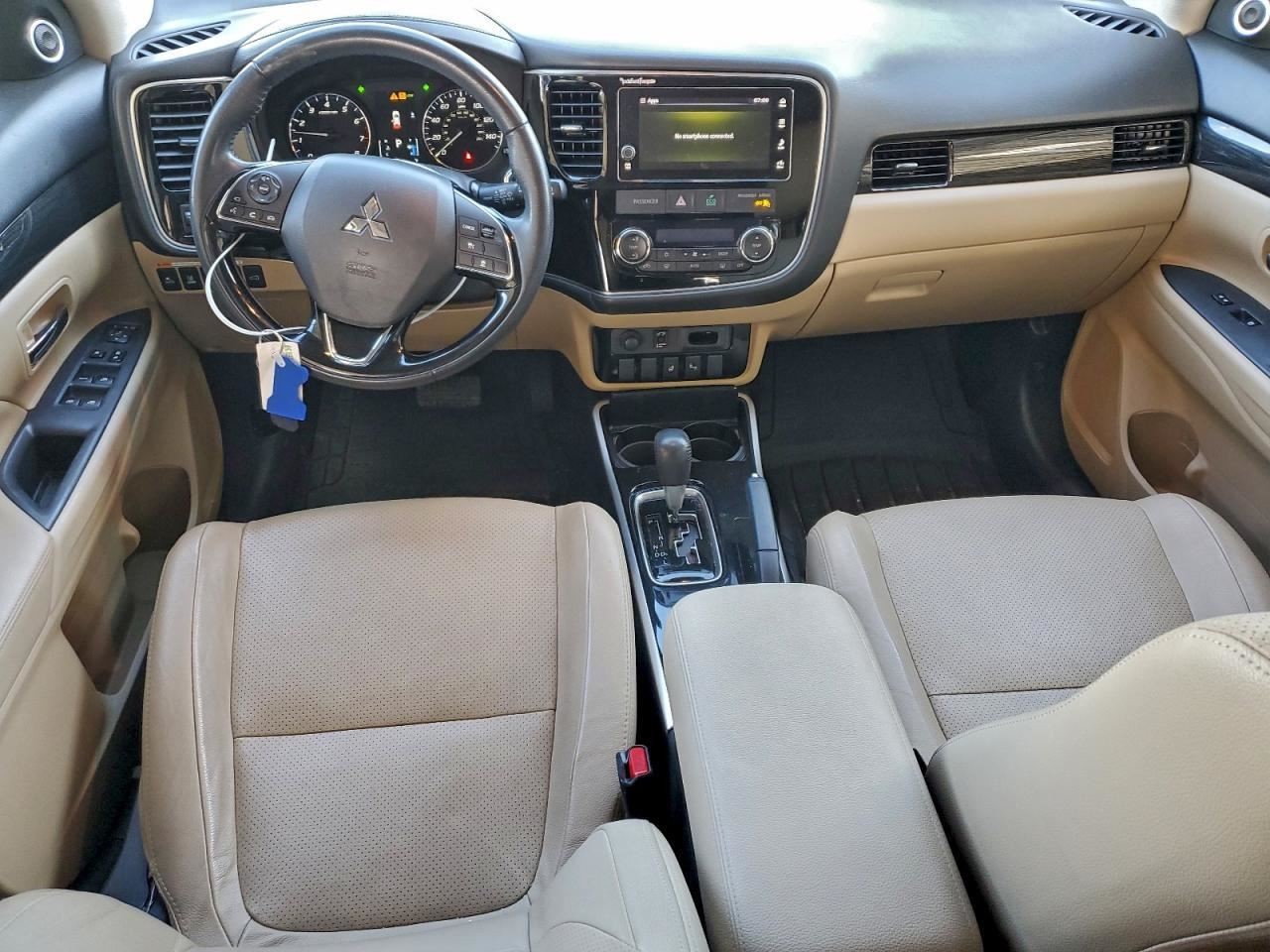 OUTLANDER 2017 Glove Box 4949592