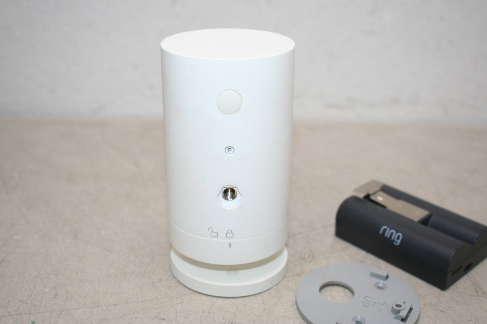 Ring 5UM7E5 White Stick Up Cam Battery Security Camera- Tested/Working