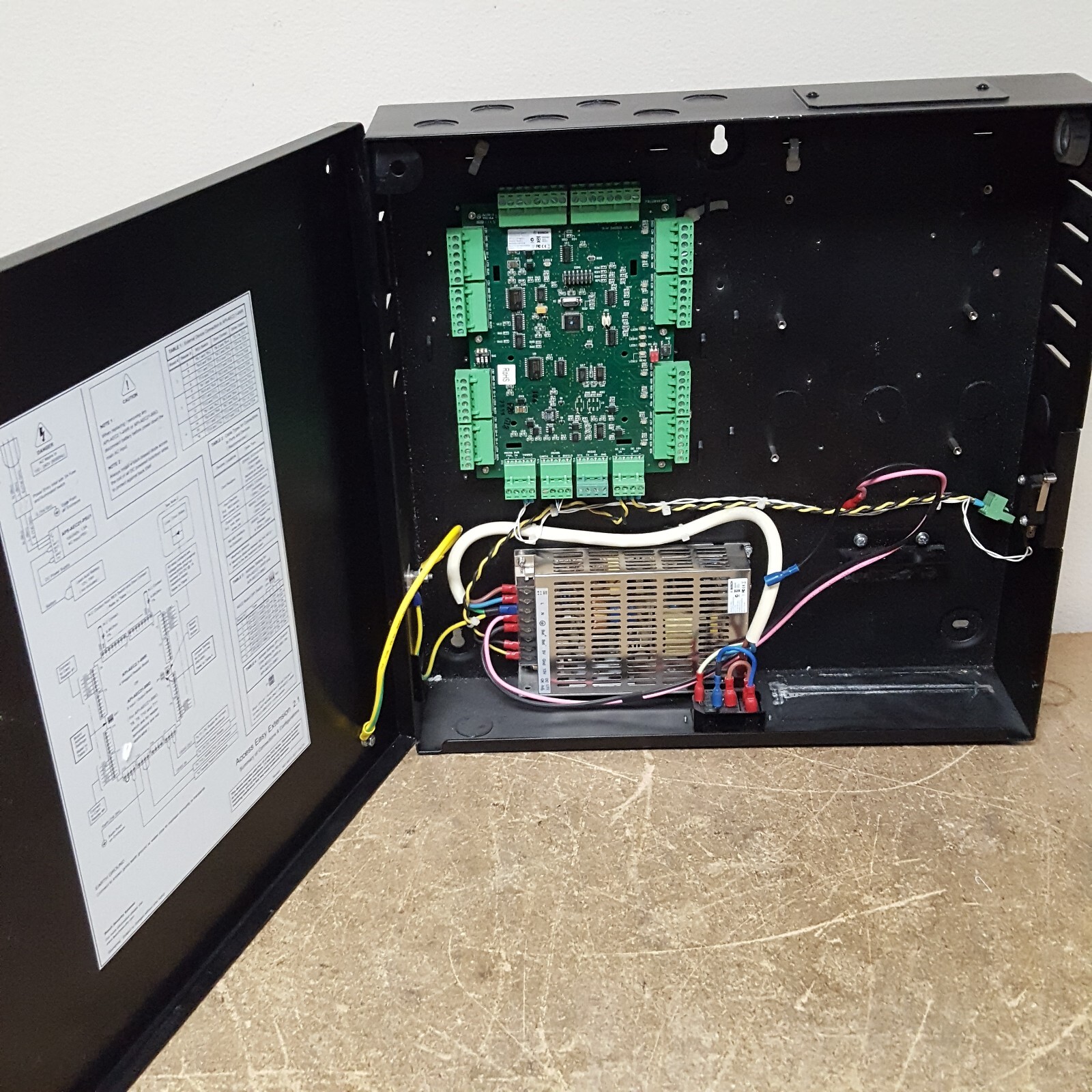 BOSCH SECURITY SYSTEM AEC-AEC21-EXT1 Extension Enclosure w/PSU1 & PwrCd No Keys