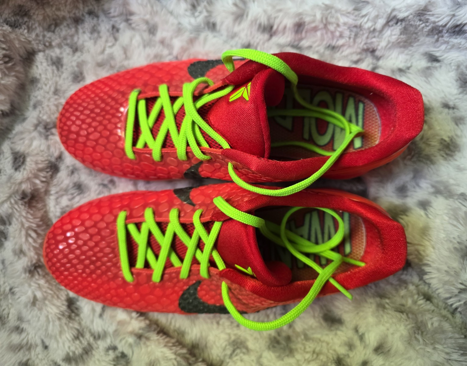 Nike Low Top Textured Basketball Sneakers Lace-Up Red Green Black Teens