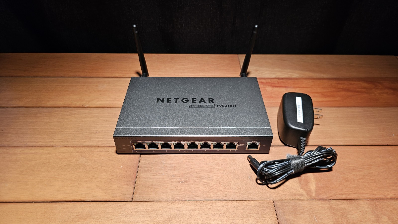 Netgear Prosafe 8 LAN Port Gigabit VPN Firewall FVS318N With Power Cord