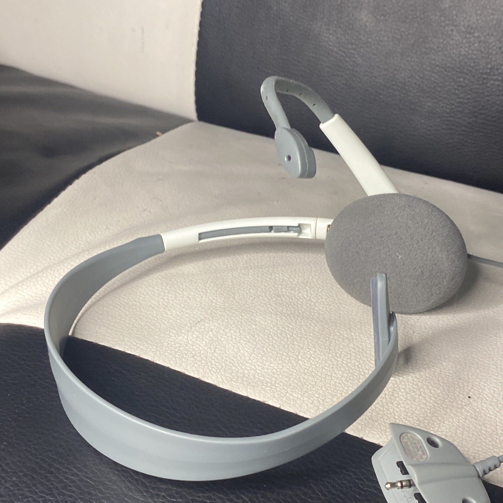 Microsoft Xbox 360 Live Wired Headset W/Mic - White Headset