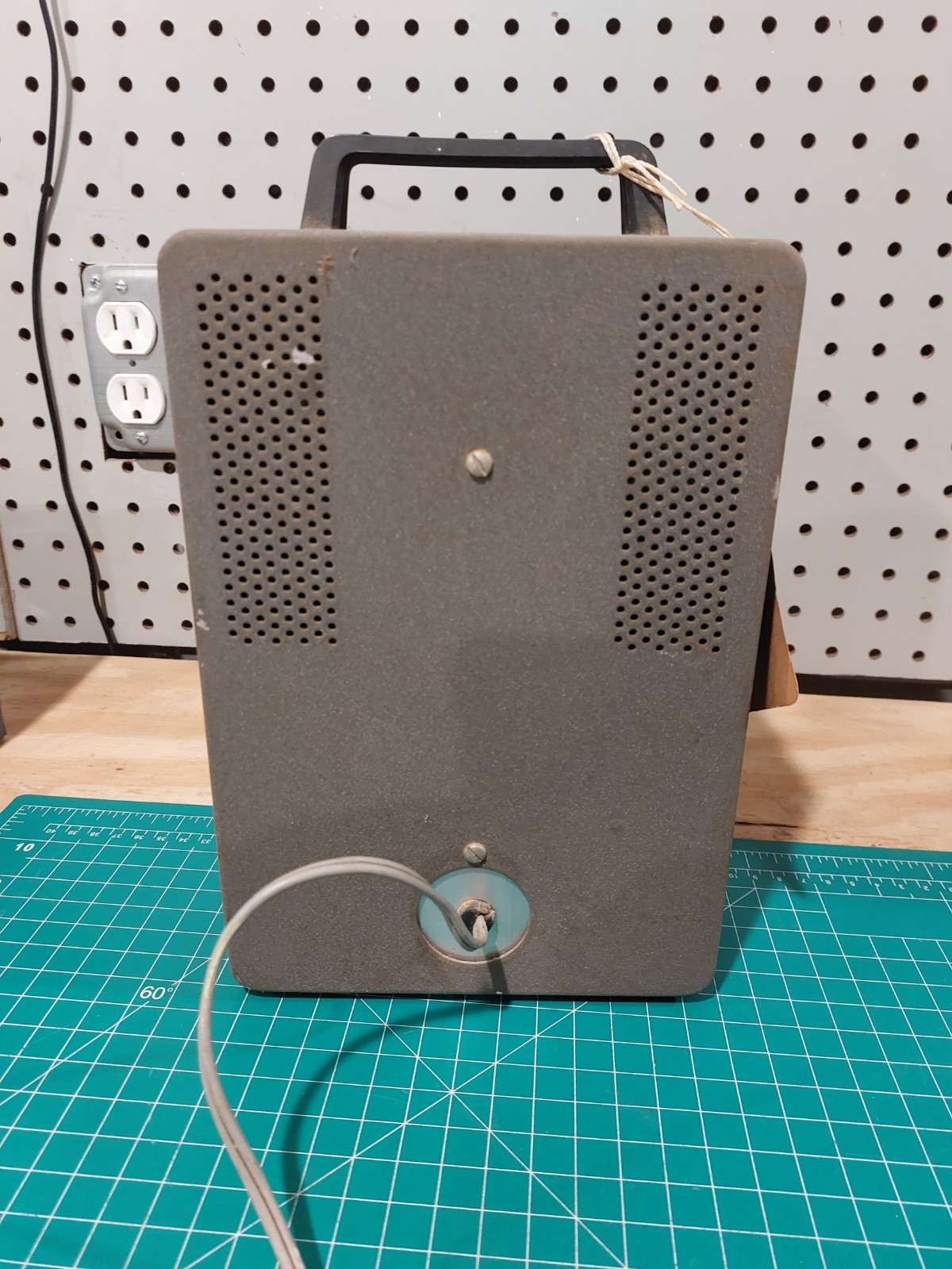 Heathkit IG-102 RF Signal Generator - POWERS UP / UNTESTED ANY FURTHER