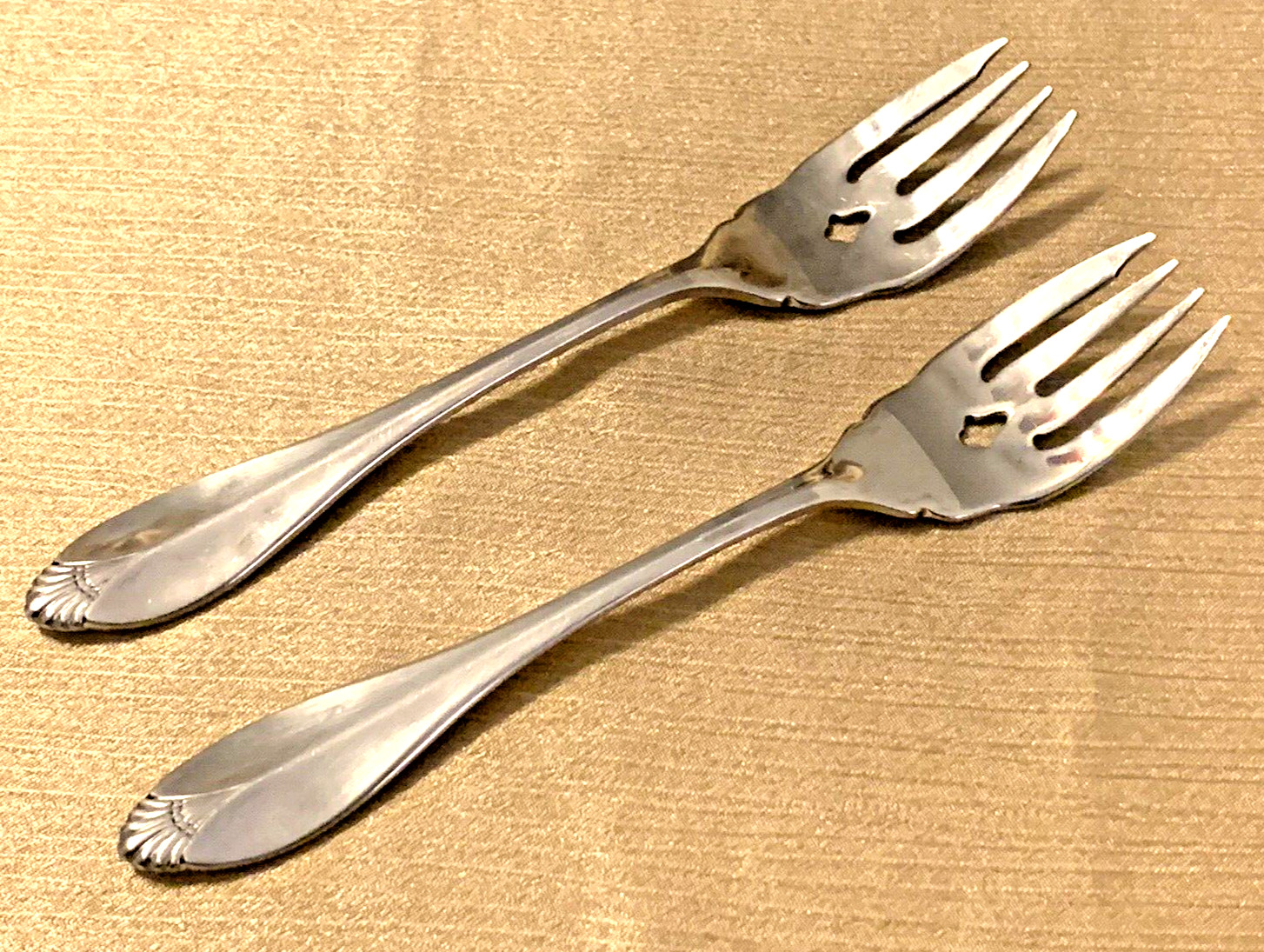 Oneida KINGSWOOD PIERCED Salad Forks 2-Piece 7 1/8" Stainless Flatware EXC COND