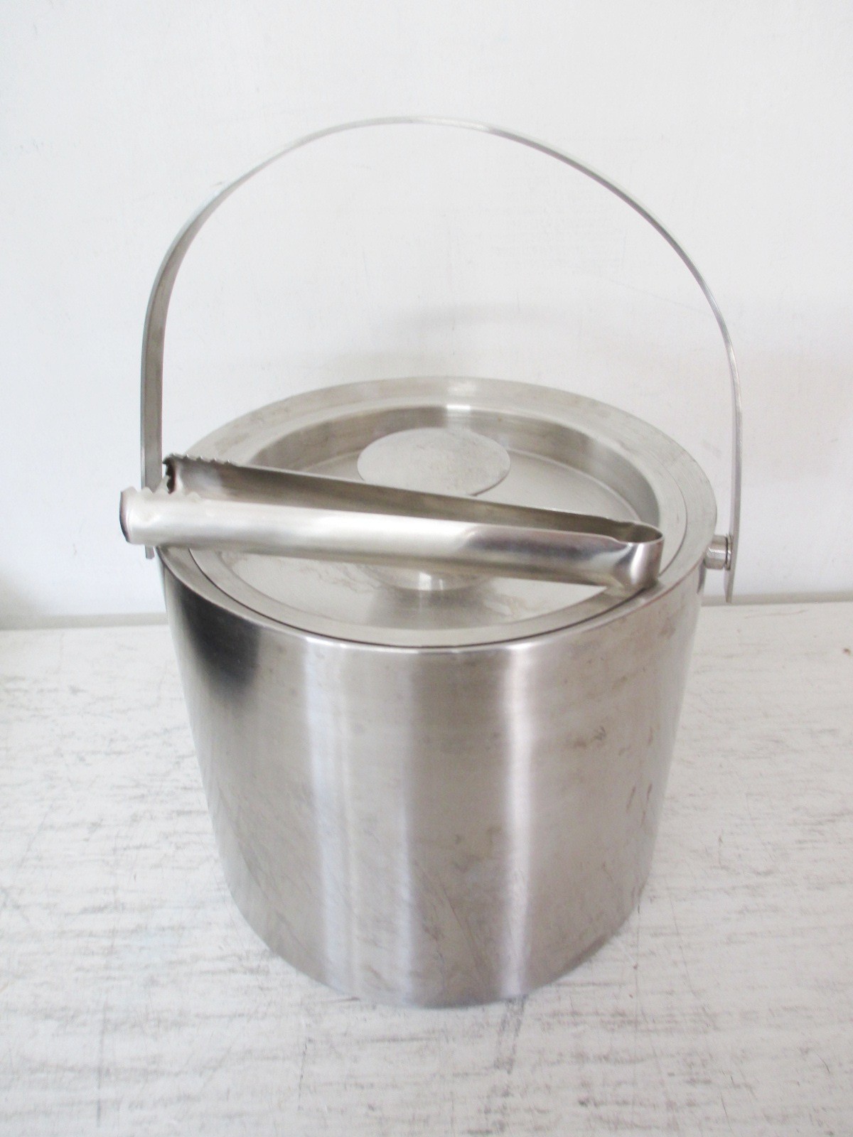 18/8 Double-Wall Stainless-Steel Insulated Ice Bucket w/ Sealing Lid & Ice Tongs