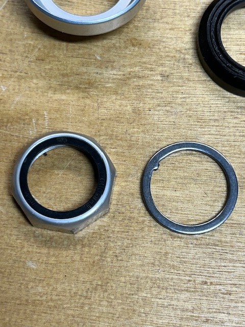NOS Shimano 105 Threaded Headset HP-5501S
