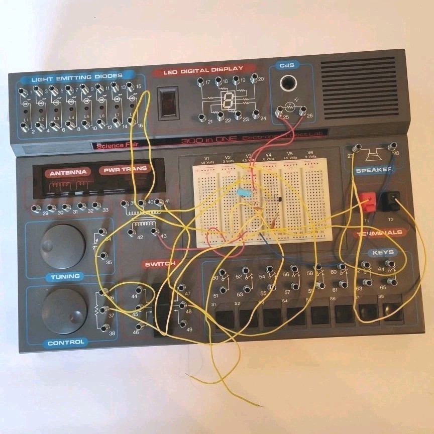 2 Radio Shack Electronic Project Lab 300 in One Kits 28-270 AS IS FOR PARTS Lot