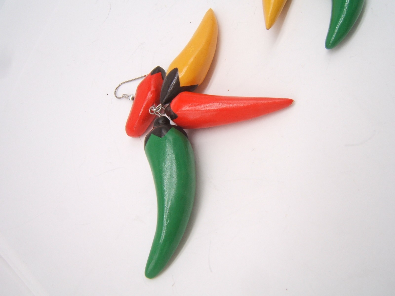 VTG COLORFUL CHILI PEPPER DANGLE EARRINGS