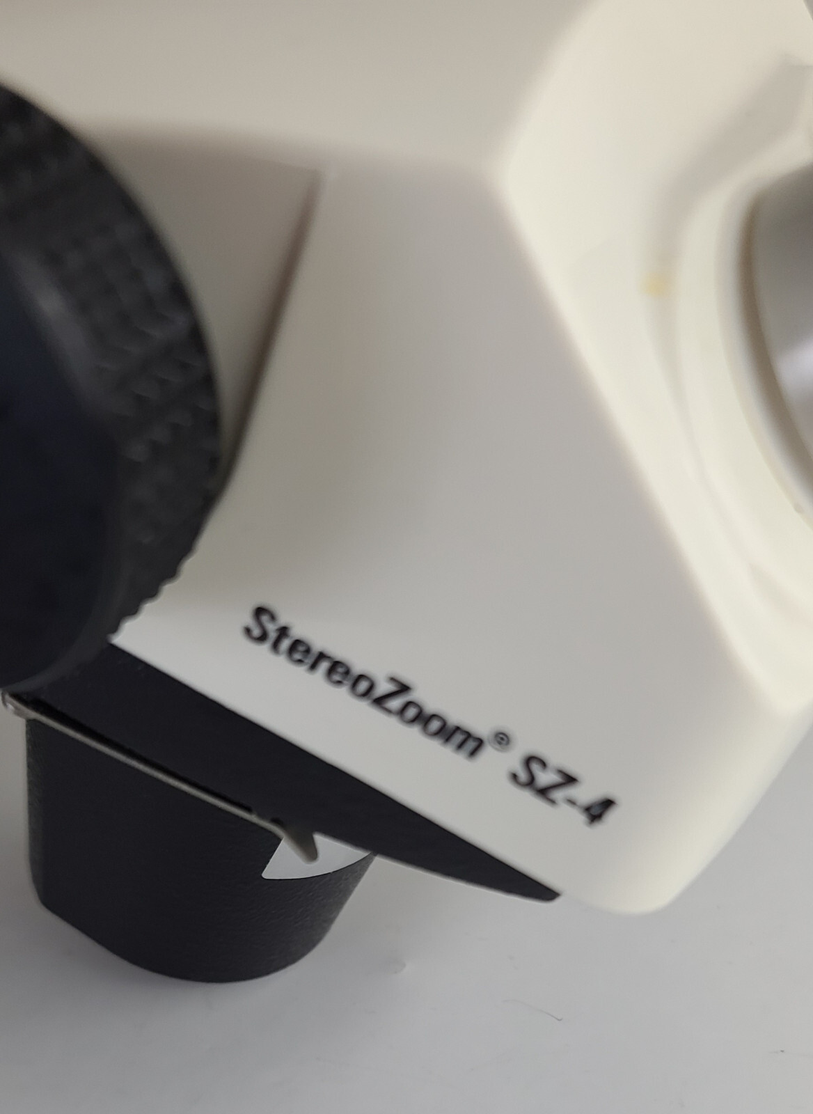 Leica Stereozoom 4 SZ-4 Microscope Zoom Range 0.7X-3.0X