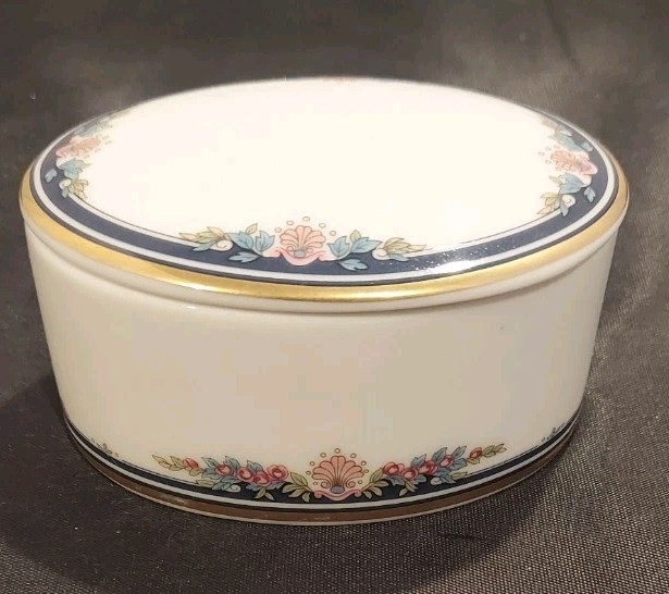 Gorham Chantilly Oval Trinket Box