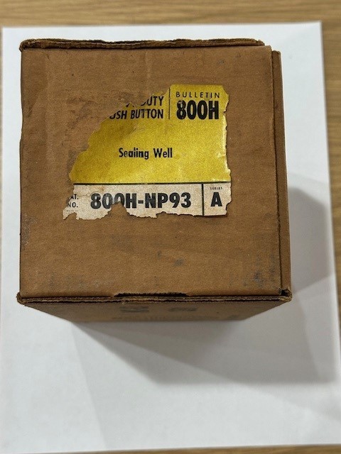 ALLEN BRADLEY 800H-NP93 NEMA 7/9 SEALING WELL FOR ENCLOSURE BASE  *NEW IN BOX*