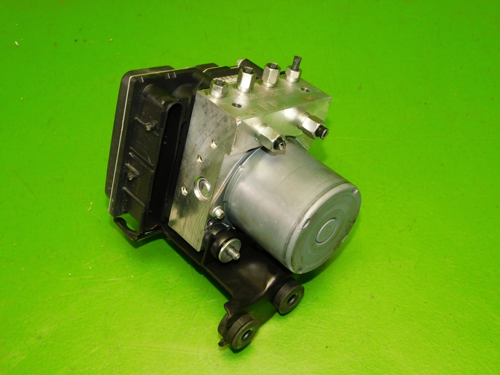 15-17 Infiniti QX50 OEM ABS anti lock brake pump modulator 47660-6WA1A RWD