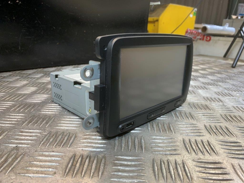13-20 RENAULT CAPTUR MULTIFUNCTION HEAD UNIT/SCREEN DISPLAY WITH CODE 281156764R