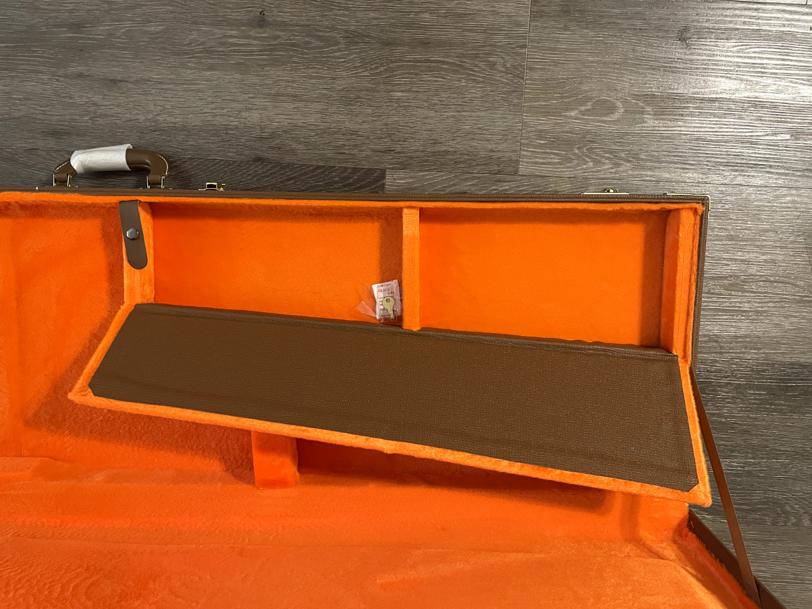 Brown Tolex Hard shell Bass Guitar Case.