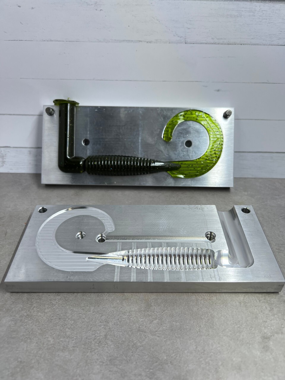 8" Hanging Grub - 1 Cavity - CNC Aluminum Soft Injection Fishing Form
