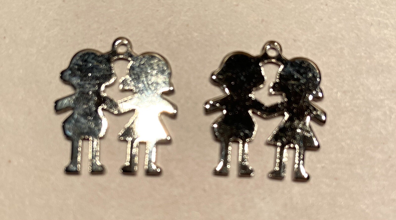 68x Rhodium Plate Charm with hole for hanging-Boy and Girl holding hands