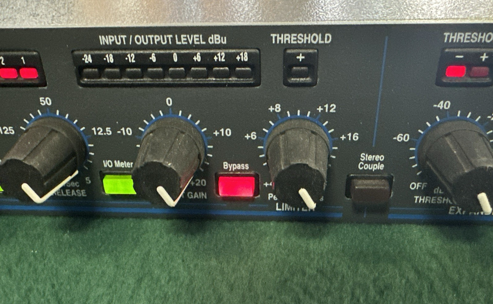 DBX 1066 Rack Mount Quad Compressor Limiter Gate DBX1066 2 Channel Used Tested
