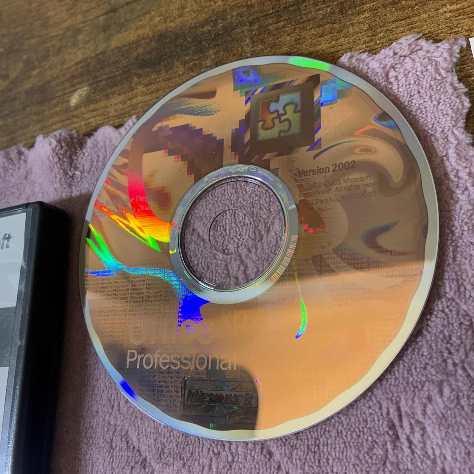 Microsoft Office XP Professional Suite Version 2002 CD with Product Key Included