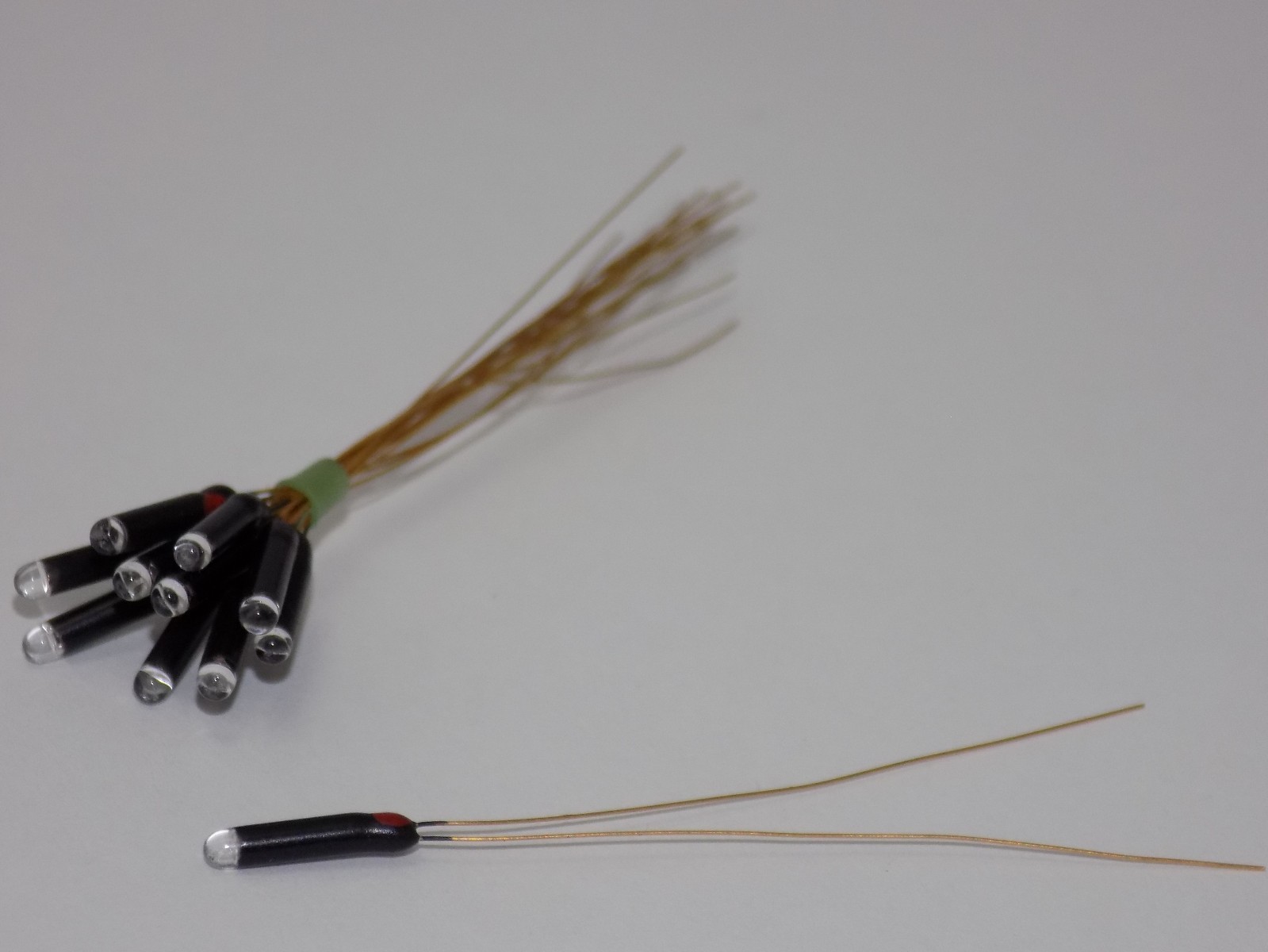 1x Glass Infrared Phototransistor - 4 MOhm Resistance closed - Gold Terminals