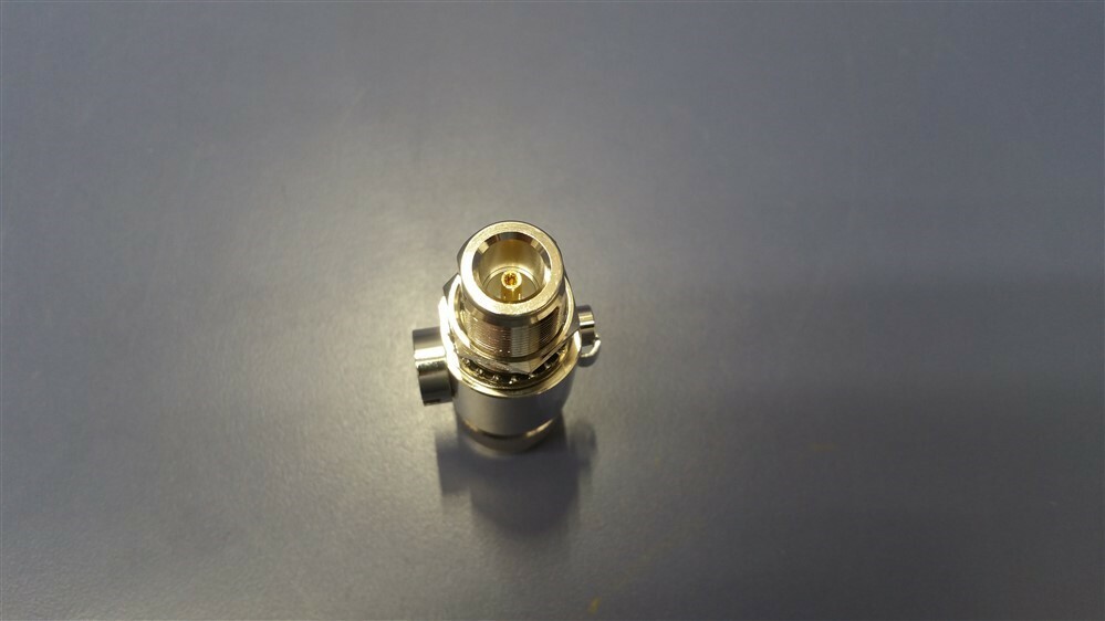 Extreme Networks (ML-2452-LAK1-02R) Dual Band Lightning Arrestor