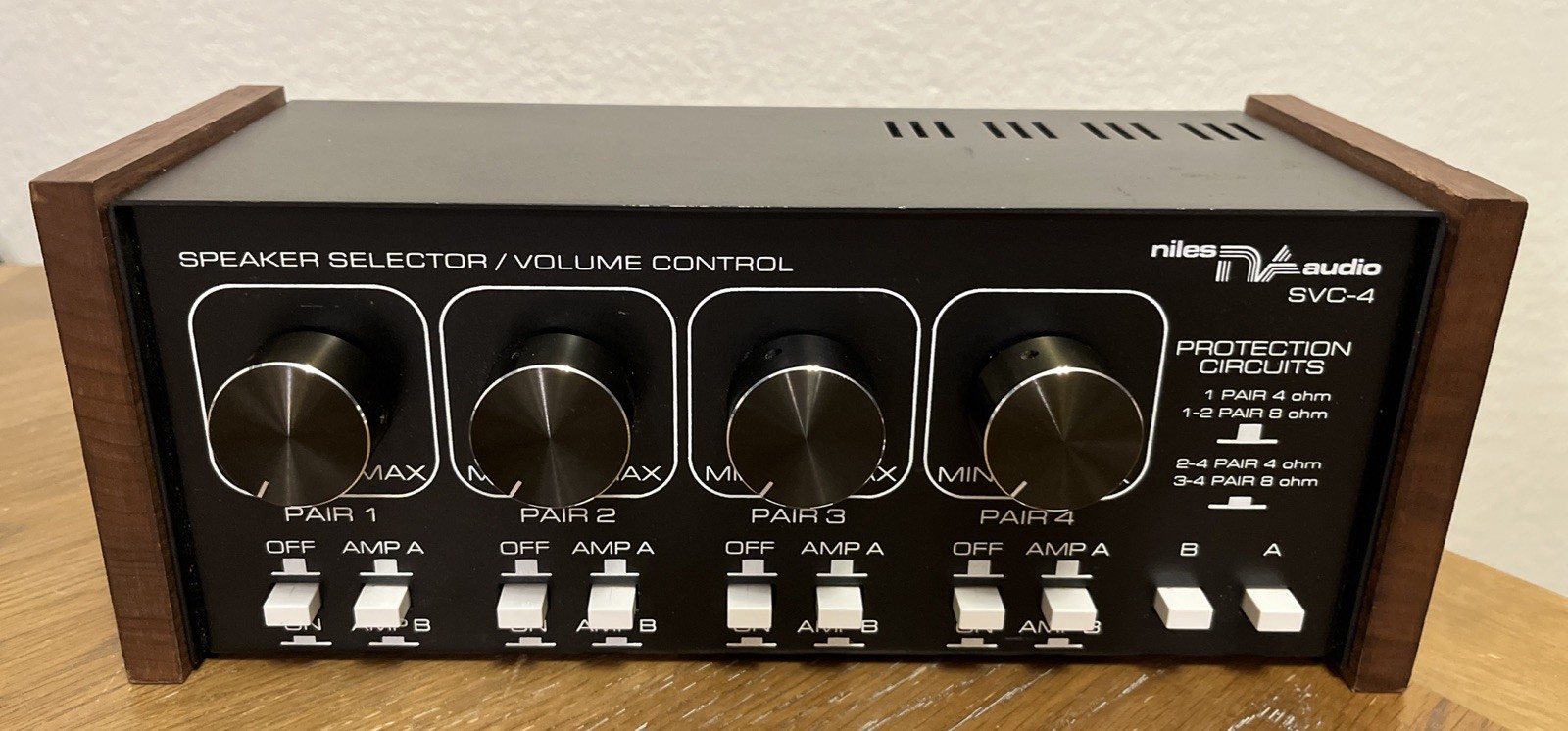 Niles Audio SVC-4 4 Speaker 2 Amplifier A B Source Selector Volume Control Used