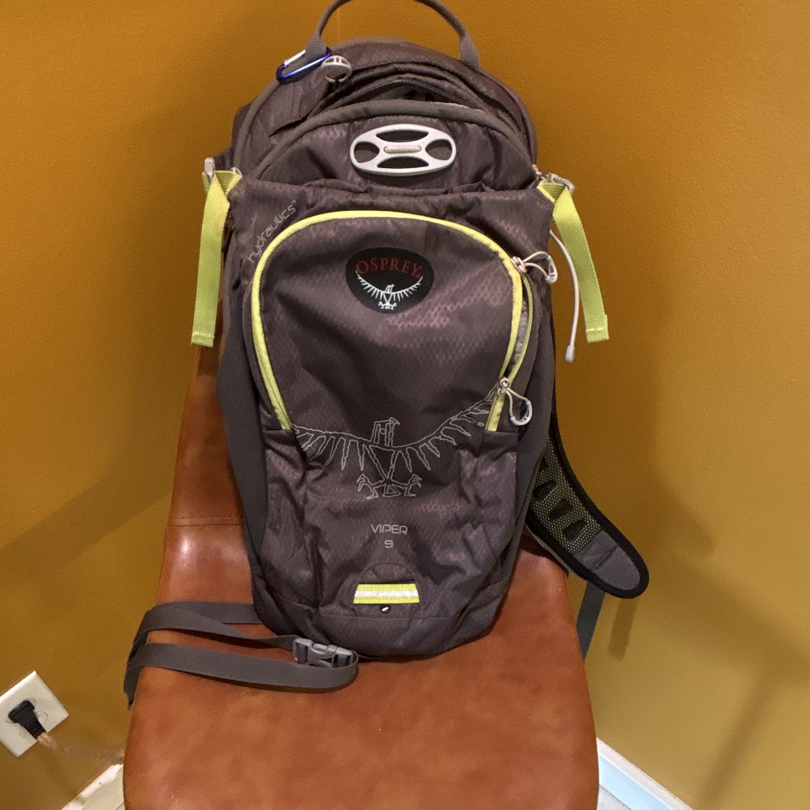 Osprey Viper 9 9L Hydration Backpack Gray/Green Zip Hiking Pack, 3 Pockets