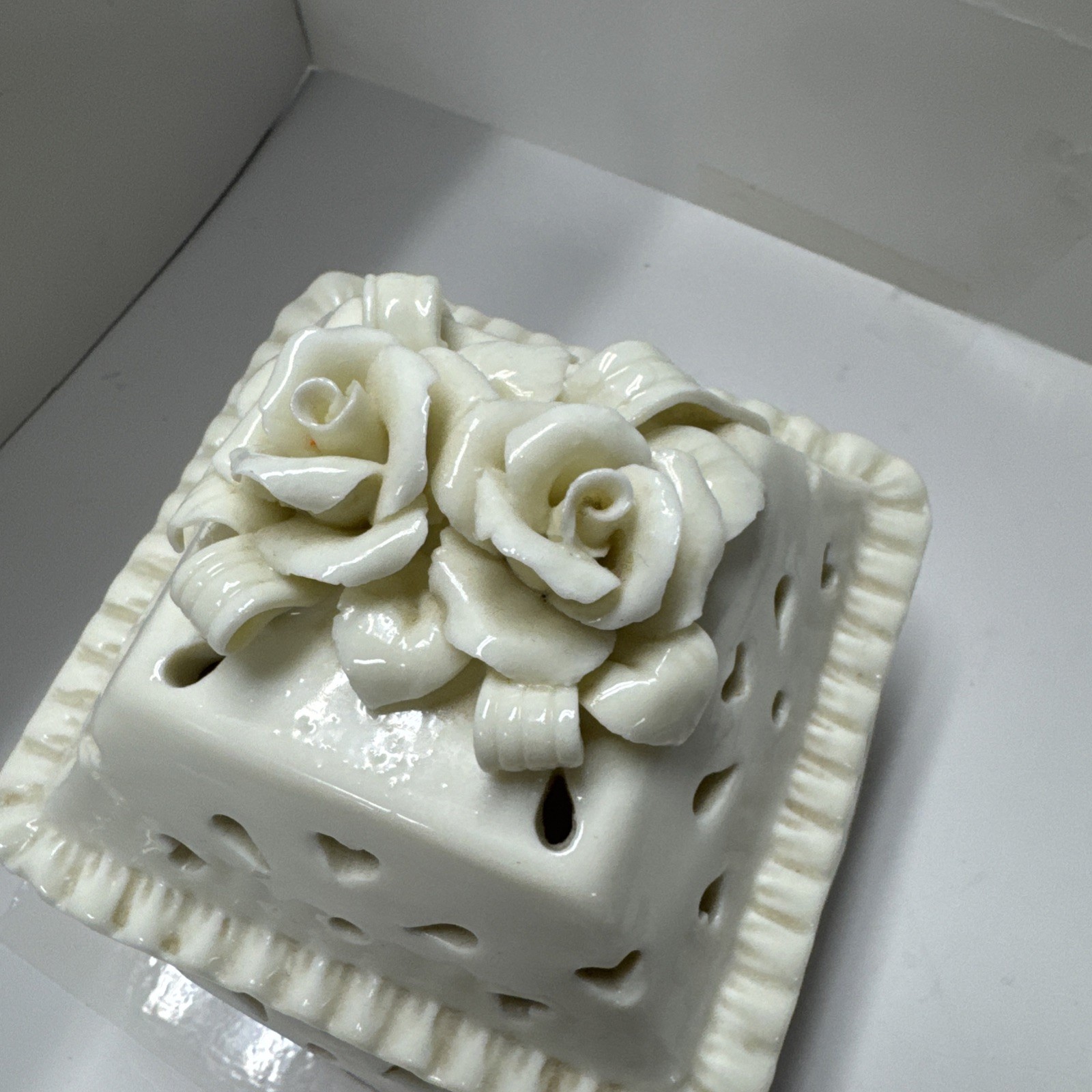 Potpourri Ceramic Cut Trinket box