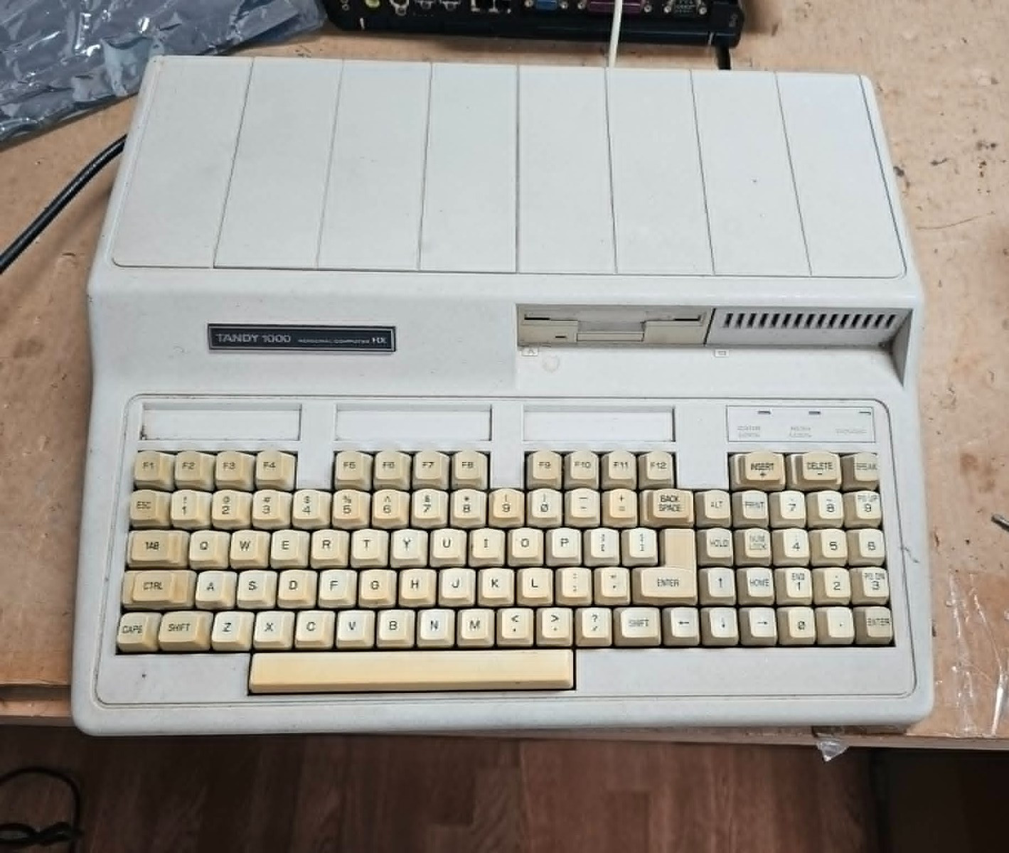 Vintage Tandy 1000 HX 25-1053 Personal Computer Intel 8088 CGA Graphics BOOTS