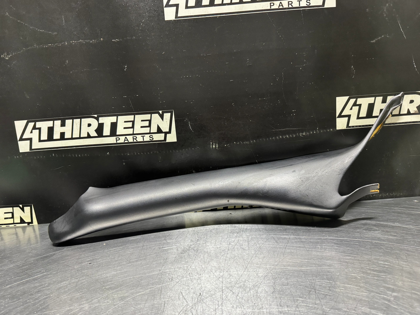 1997-2004 C5 CORVETTE LH DRIVER  FRONT A PILLAR TRIM EBONY OEM #N652