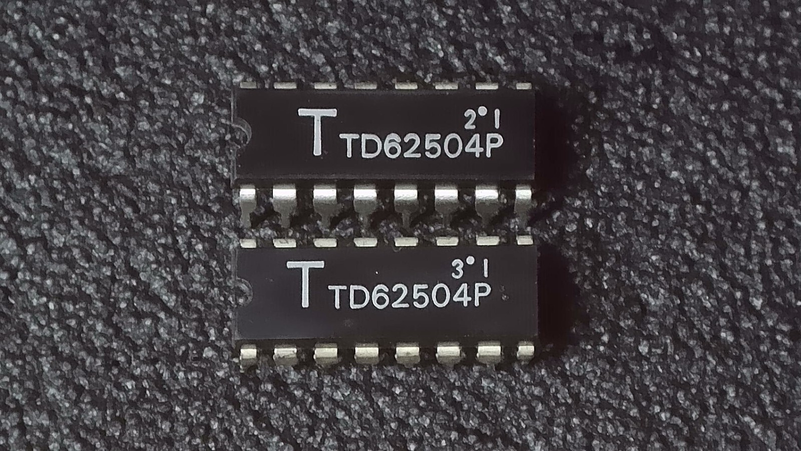 Quantity 2 - Toshiba TD62504P 7-Channel Single Driver IC DIP16 - New