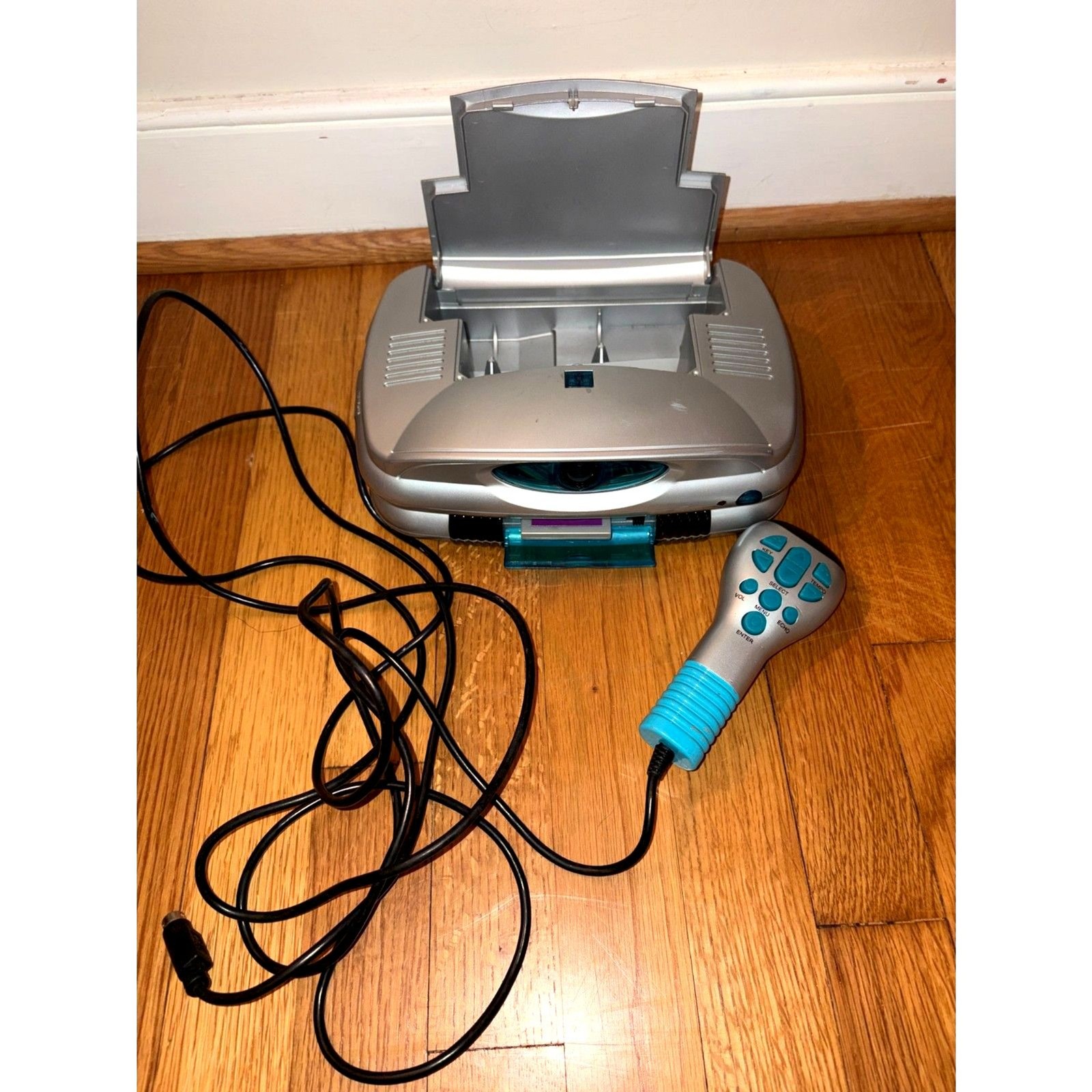 Singing Star Karaoke Video Machine w/ Mic & Cartridge – Untested