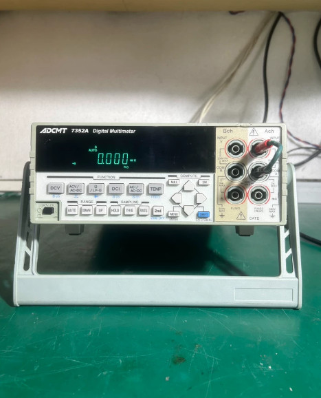 1PCS USEDN ADCMT, 7352A Dual Channel Multimeter with 5 and a Half Digits