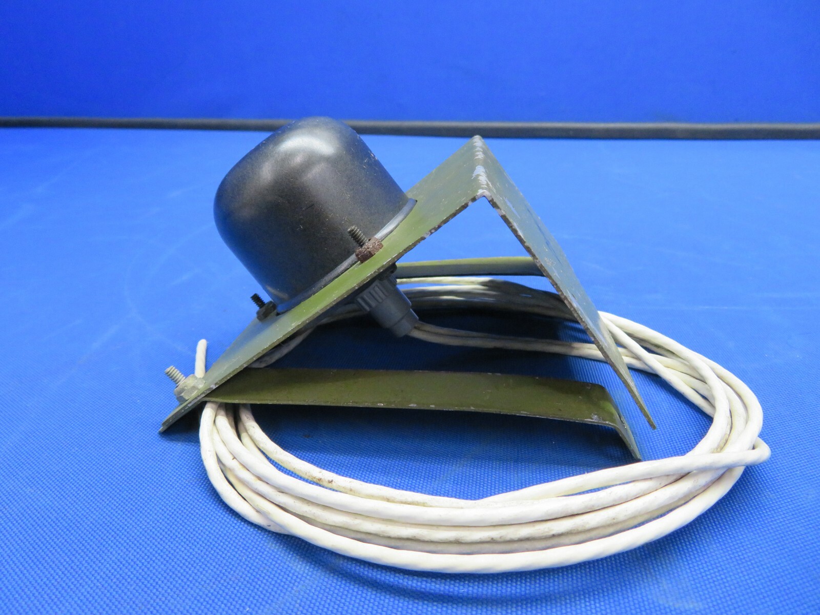 King KMT 112 Magnetic Azimuth Transmitter 28V w / Bracket 071-1052-00  (0920-71)