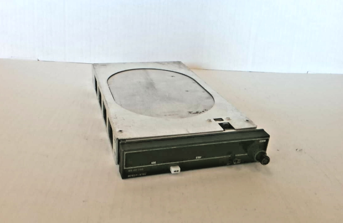 King KY-197 14V Comm radio w/ Mounting Tray 064-1021-00