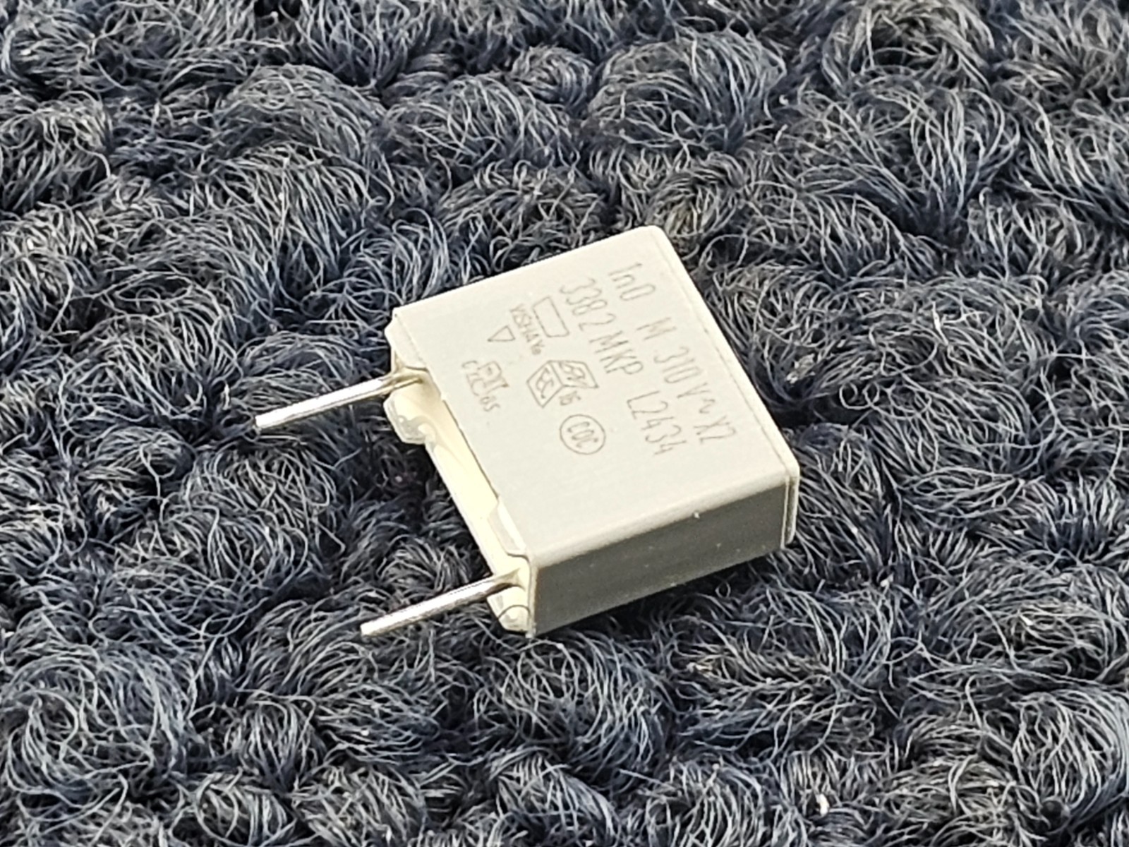 (QTY 50) TTI CALIBRATED SCALE COUNT BCCBFC233820102: Safety Capacitors