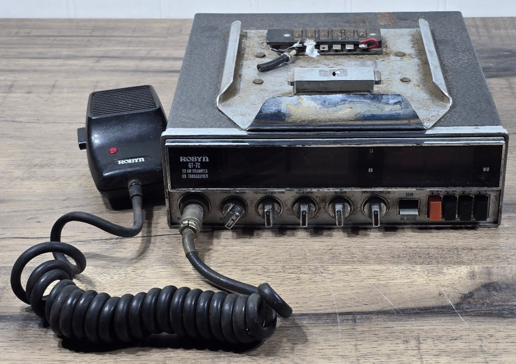 Vintage Robyn GT-7C 23 Channel Twin Meter CB Citizens Band Mobile Radio (VIDEO)