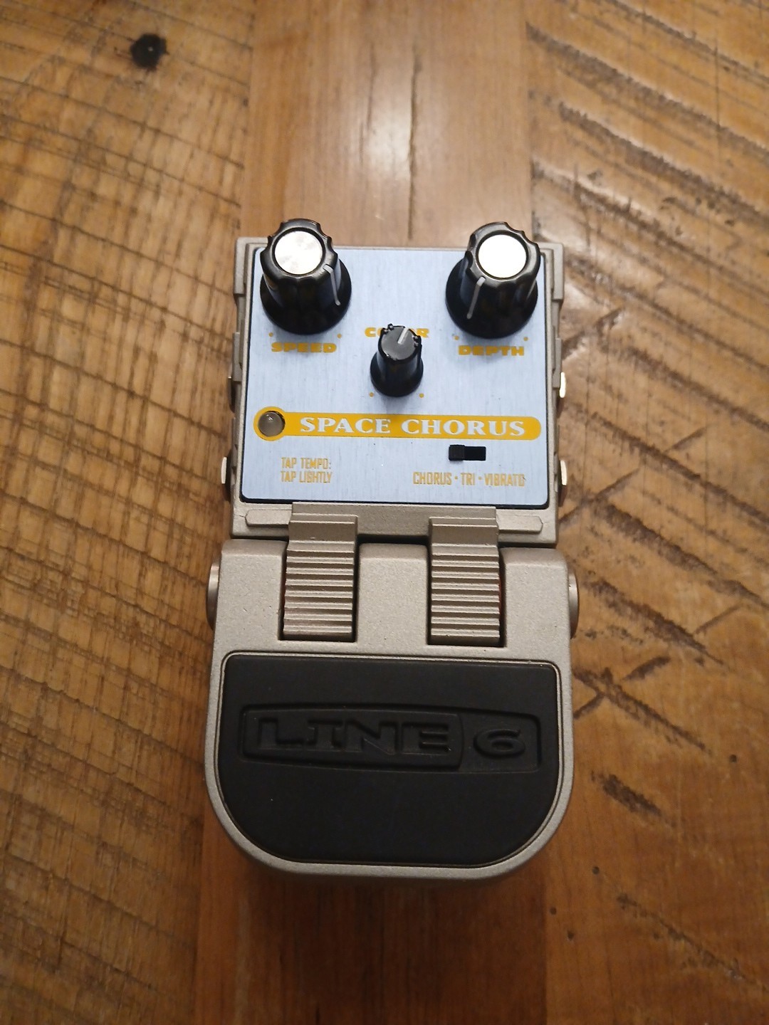 Line 6 Space Chorus Vibrato Pedal Stereo With Box