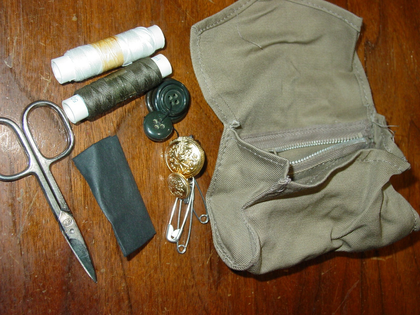 Emergency Survival Vintage Italian Military Surplus Field Sewing Kit NOS