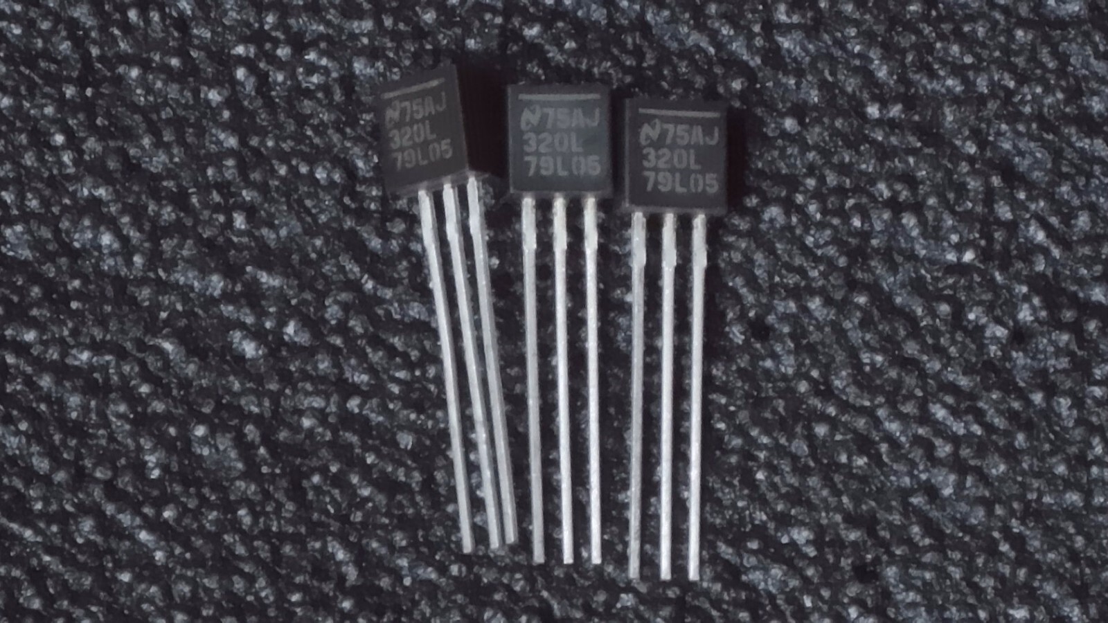 Quantity 3 - National Semiconductor 79L05 Voltage Regulator TO92