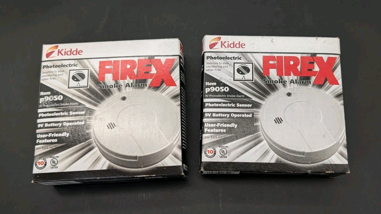 Lot 2x Kidde #P9050, Item #PE9E. Battery Operated Smoke Detector, Conventional