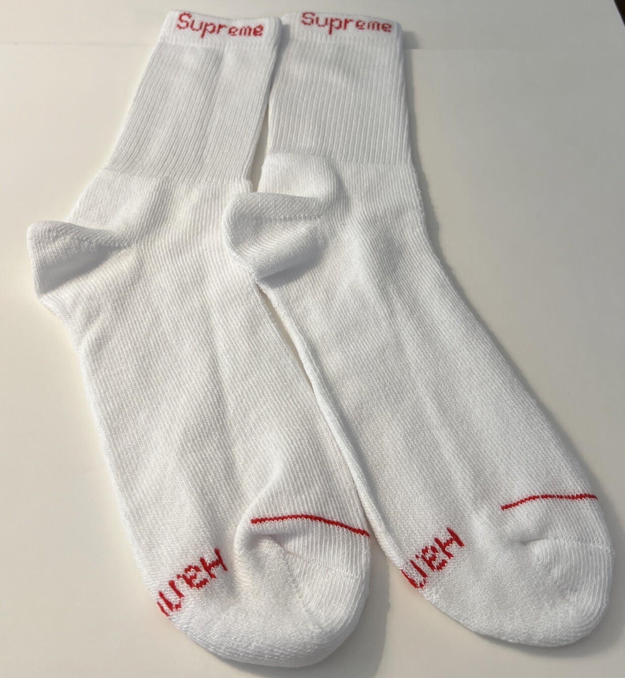 SUPREME/ HANES WHITE SOCKS (SINGLES) (ONE PAIR) AUTHENTIC BRAND NEW (NOT A PACK)