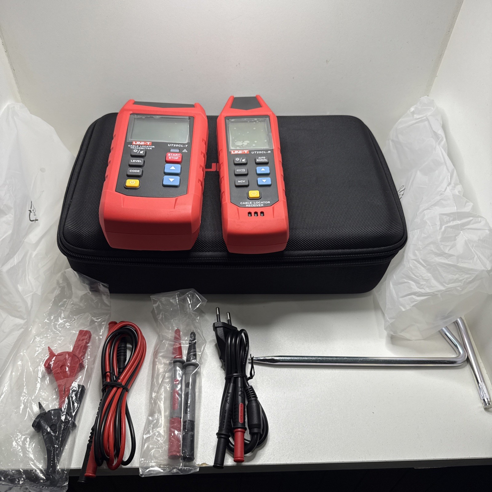 UNI-T UT25CL  CABLE LOCATOR Metal Pipe Detector Circuit Tracer NCV AC/DC 8V-480V