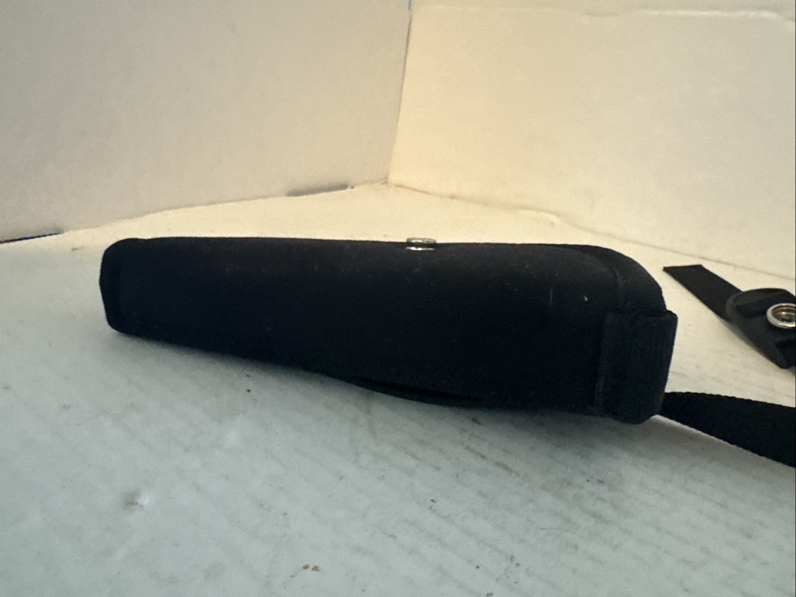 UNCLE MIKES BLACK HOLSTER RIGHT HAND SIZE 15 WITH BELT CLIP