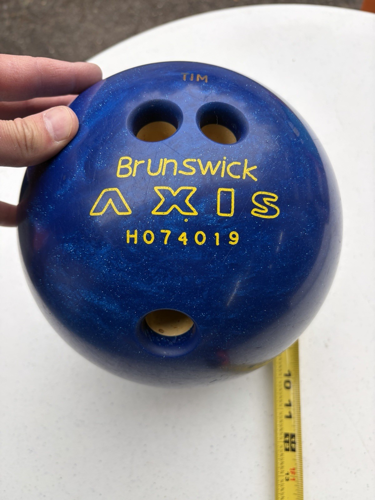 Brunswick AXIS Bowling Ball Blue Sparkle 8 Lb 7 Oz H074019 Pre-owned Drilled