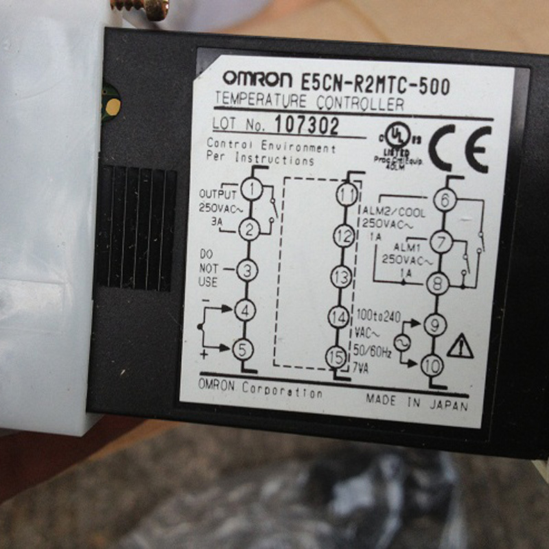 Omron E5CN-R2MTC-500 Temperature Controller New One Free Shipping E5CNR2MTC500