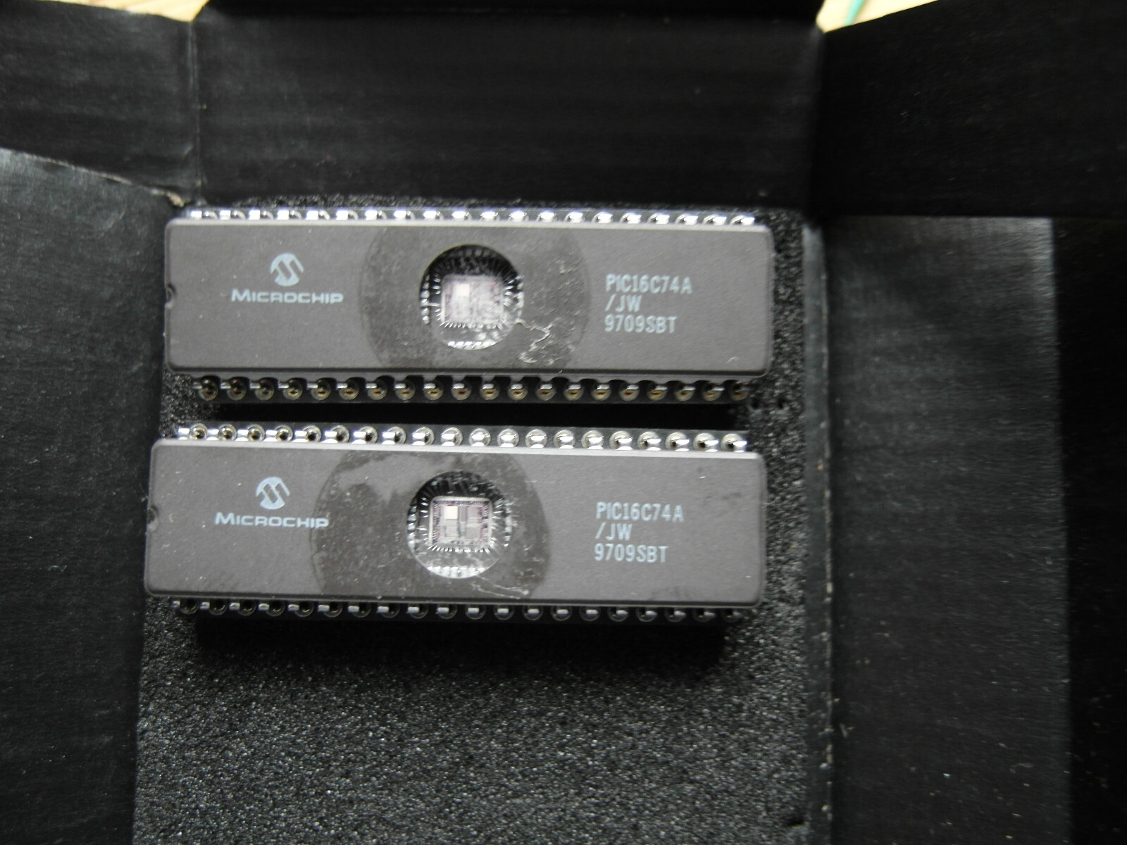 2x Pic 16C74A/JW with sockets