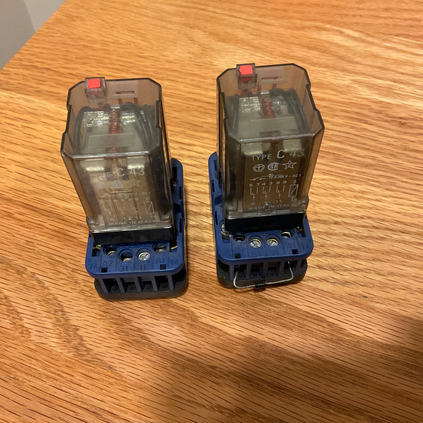 LOT OF 2 TYPE C43 RELAYS & 2 ELESTA ZKR118 Socket Contact Block, FREE SHIPPING